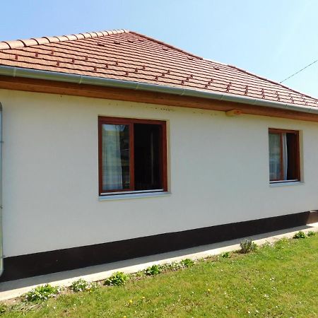 8888 Apartmanhaz Lispeszentadorján Zewnętrze zdjęcie