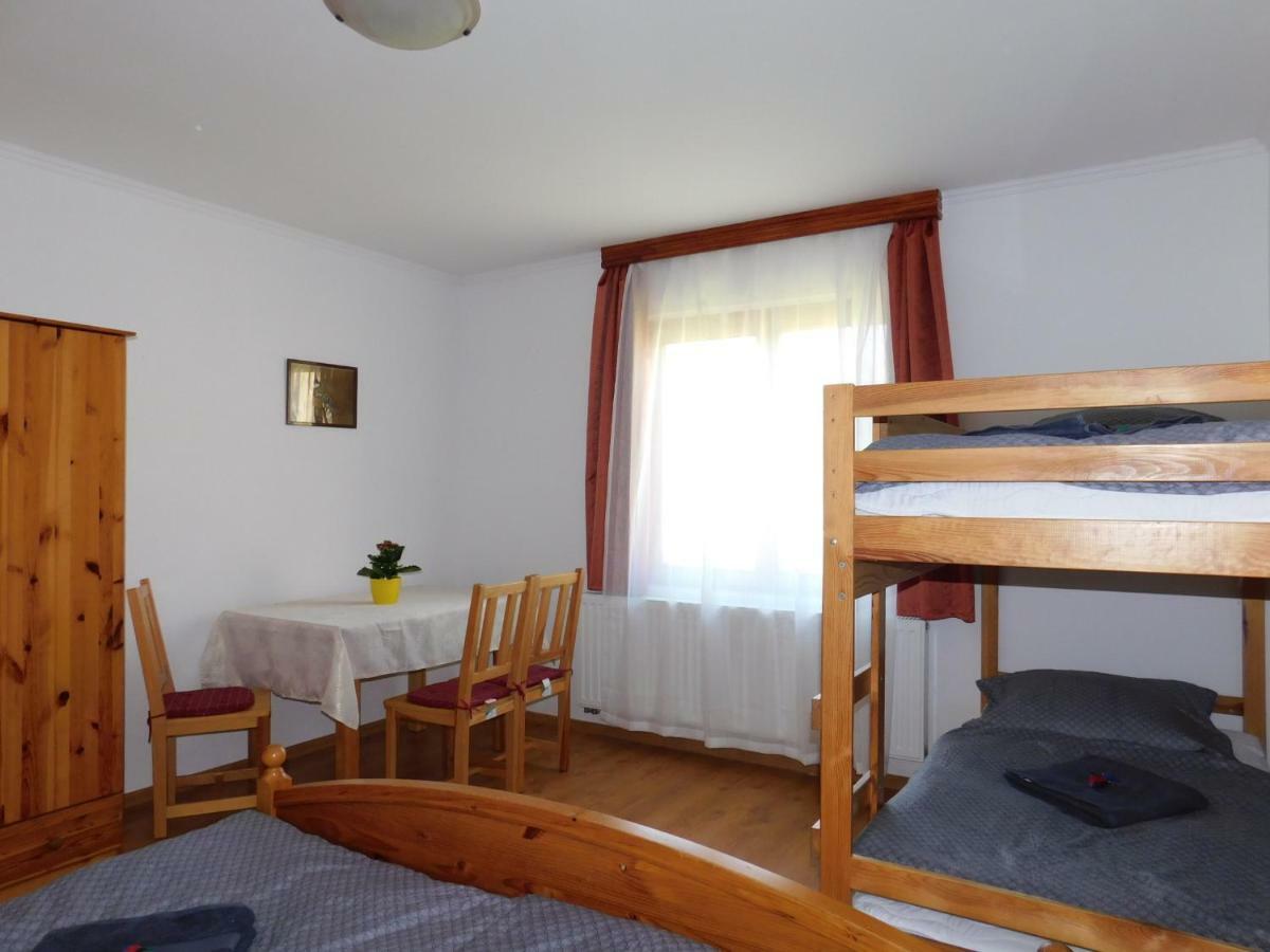 8888 Apartmanhaz Lispeszentadorján Zewnętrze zdjęcie
